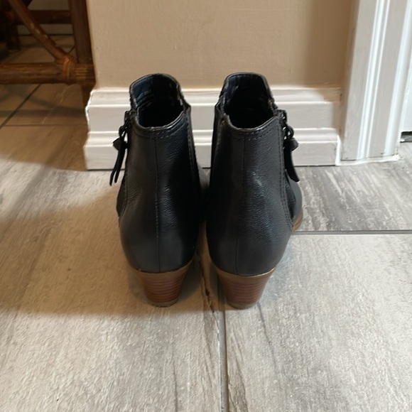 Cole Haan bootie size 6 1/2 black leather - Picture 3 of 5